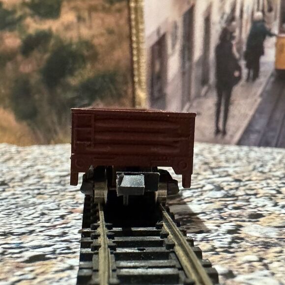 Atlas N Scale 2402 Union Pacific Gondola - Picture 4 of 8